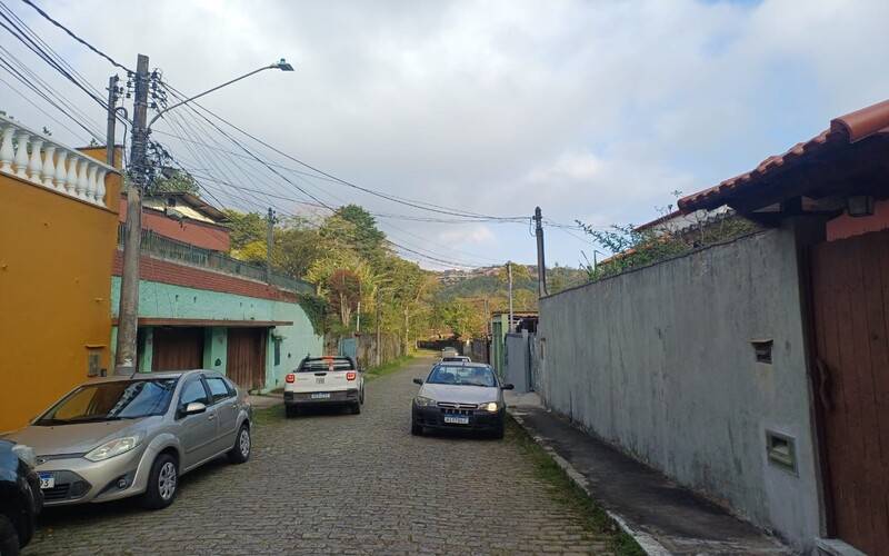 Obras de ampliação de redes de esgoto interditam parcialmente ruas no Bairro Mauá