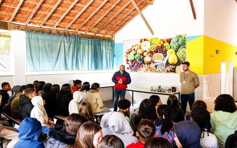 Prefeitura promove conscientização sobre animais peçonhentos em escolas do distrito da
