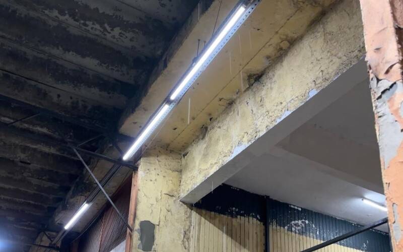 Passageiros enfrentam problemas com goteiras na rodoviária em dias de chuva