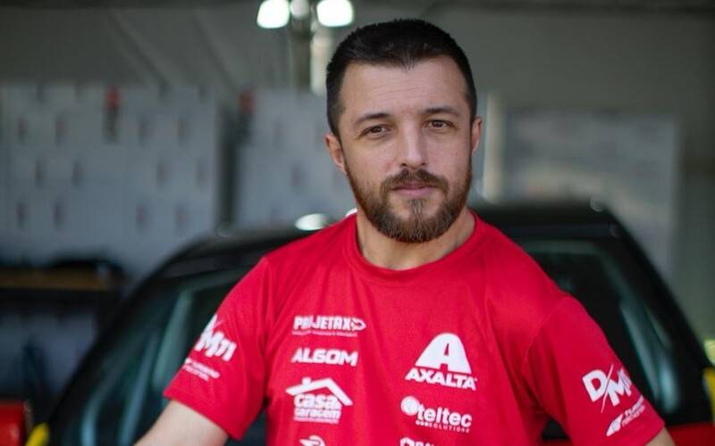 Piloto com paralisia cerebral faz história no automobilismo brasileiro