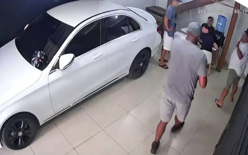 Polícia investiga assalto em estabelecimento na Posse