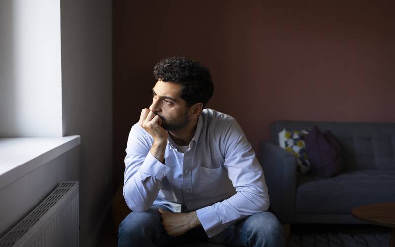 Homens ainda evitam falar de emoções e os números mostram as consequências