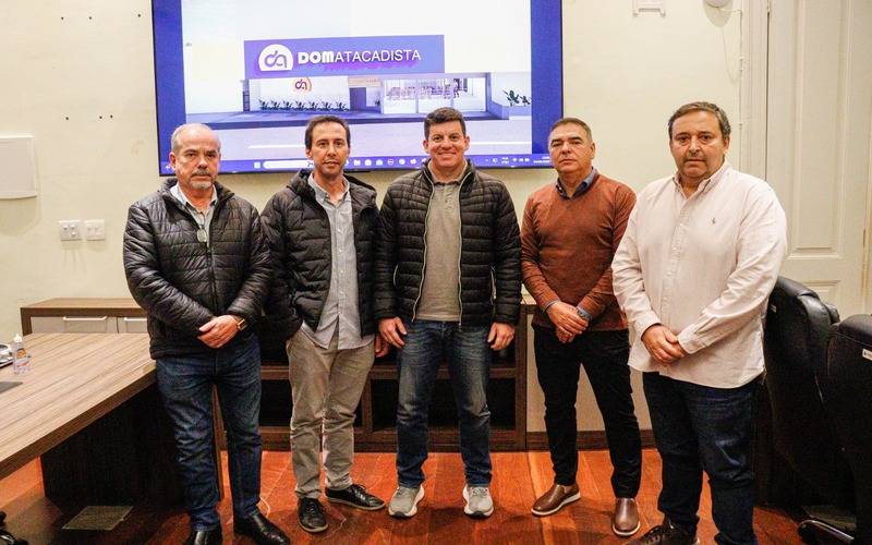 Prefeito Hingo Hammes anuncia abertura de loja Dom Atacadista