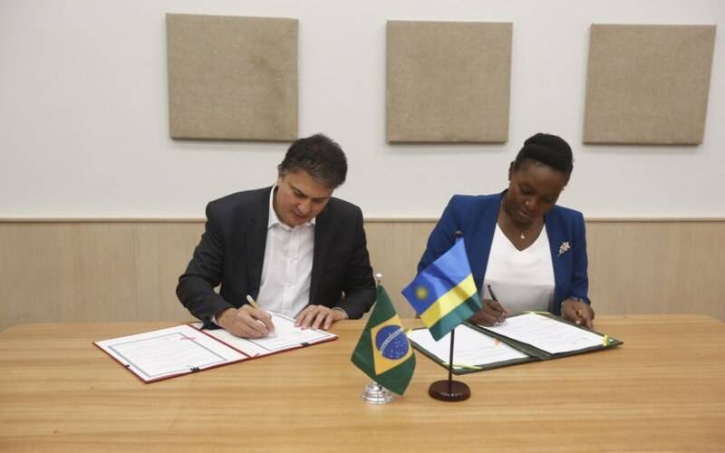Brasil firma acordo com Ruanda na área educacional