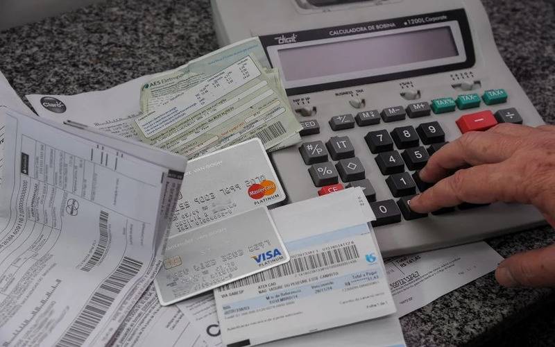 Inadimplência empresarial avança no país e preocupa comércio em Petrópolis