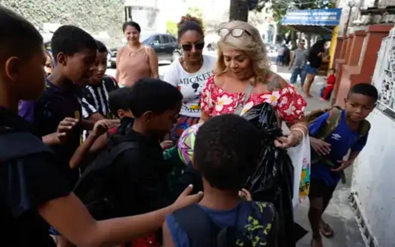 Fé e alegria marcam o dia de Cosme e Damião no Rio de Janeiro