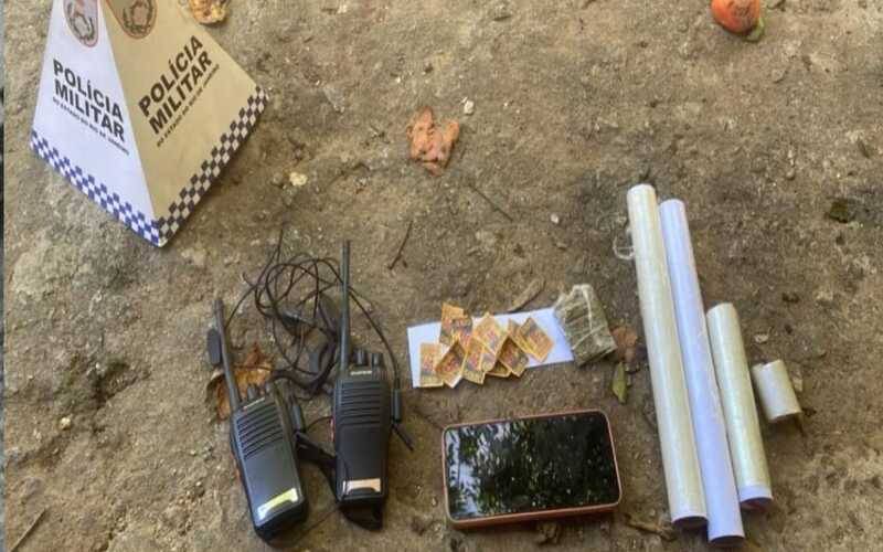 PM apreende drogas em Araras, Alto da Serra e Carangola