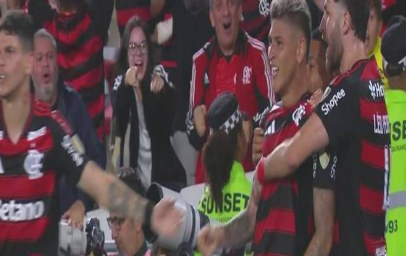 Flamengo avança e abre vantagem na semi da Libertadores