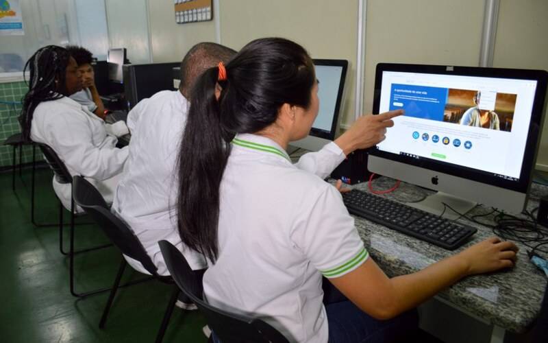MEC abre consulta pública sobre IA na educação
