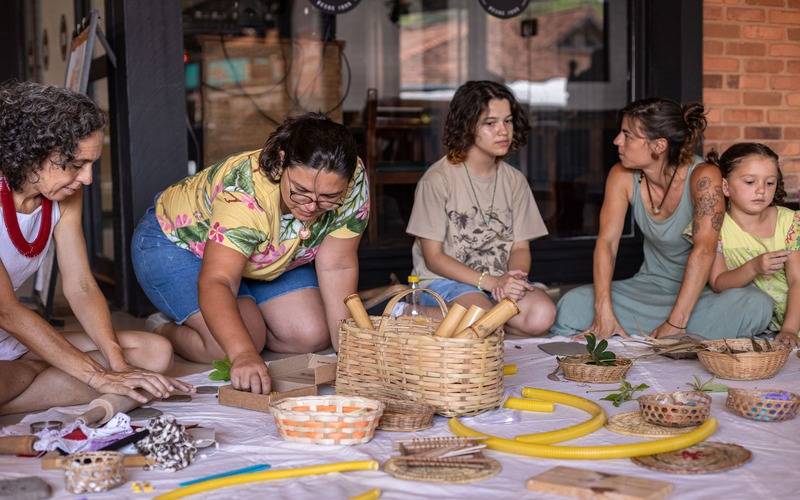 Arte com as mãos: oficinas gratuitas na Feira de Cerâmica de Petrópolis