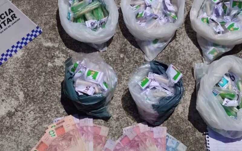 PM apreende drogas em Corrêas e na Estrada da Saudade
