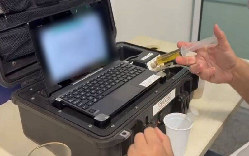 Governo do Rio utiliza laboratório portátil para identificar bebidas falsificadas