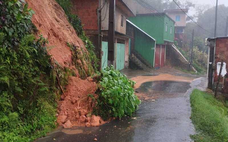 Deslizamento pode afetar operação da linha 128 no Taquara