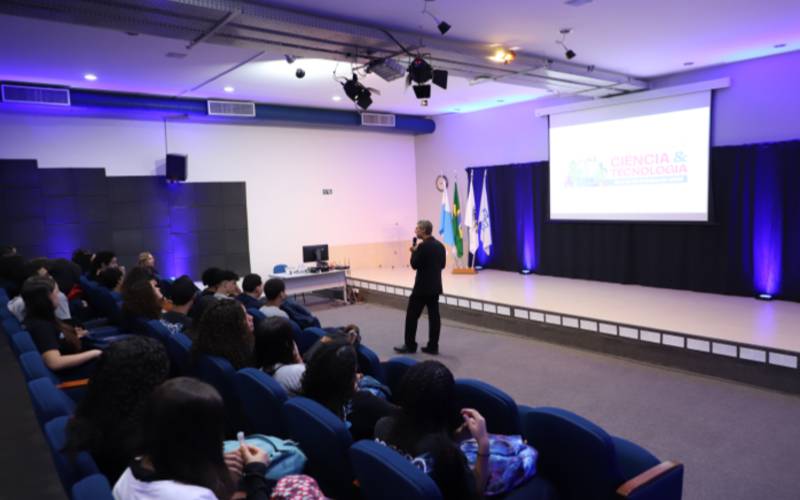 LNCC de Portas Abertas recebe alunos de escolas de Petrópolis em celebração à Semana N