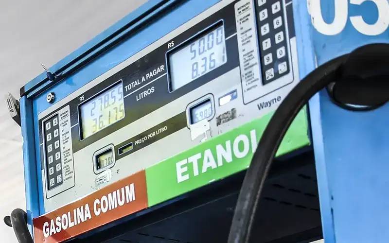 Petrobrás anuncia redução no preço da gasolina vendida às distribuidoras