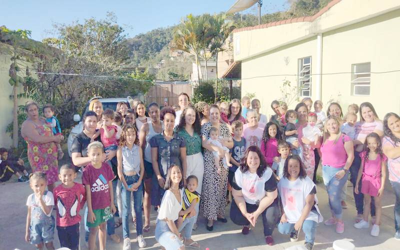 Projeto REAGE Mãe e loja Pequenos Travessos realizam arrecadações