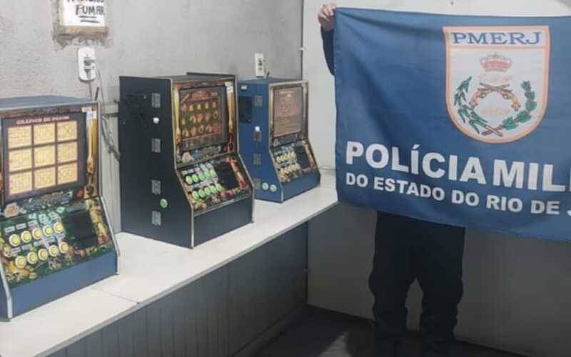 Pedro do Rio: PM apreende 4 máquinas caça-níqueis