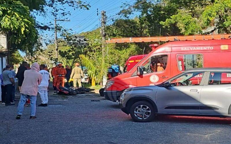 Trânsito: acidente entre carro e motocicleta é registrado no Quitandinha 