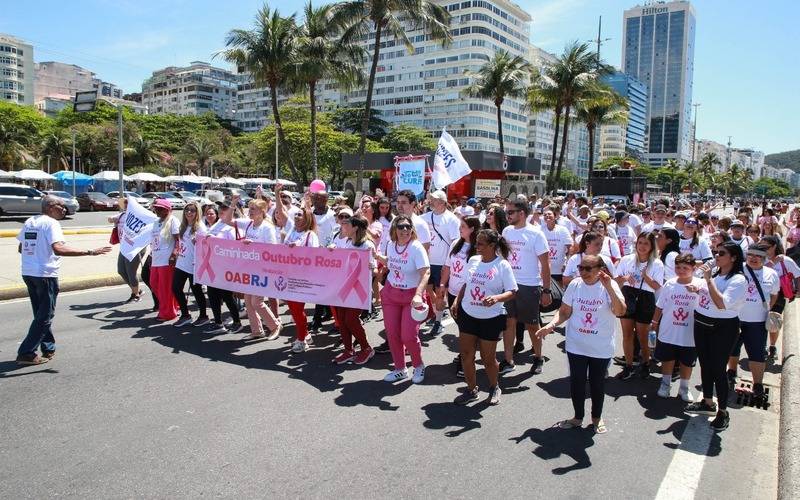 Outubro Rosa: OAB-RJ faz caminhada pela conscientização da prevenção ao câncer de mama