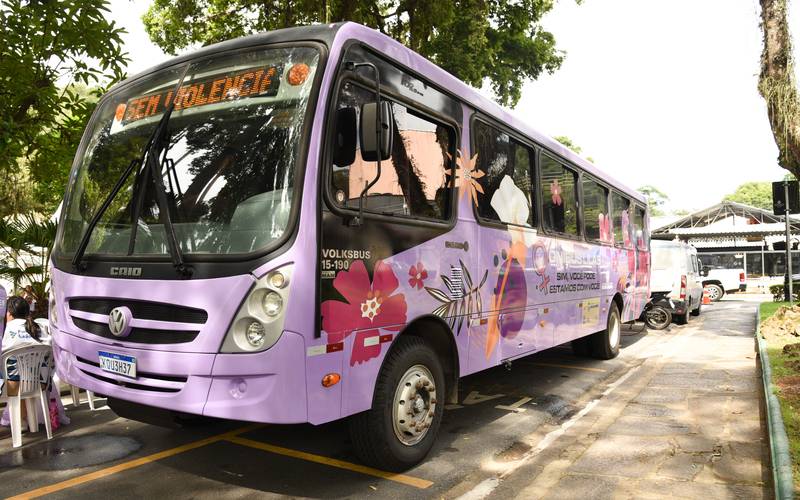 Ônibus Lilás leva rede de proteção e serviços gratuitos para mulheres da Região Serran