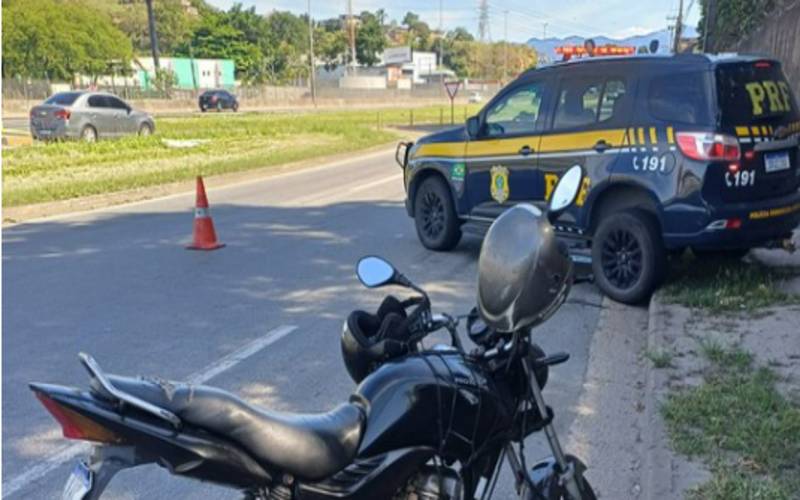 PRF recupera motocicleta com registro de roubo na Baixada Fluminense