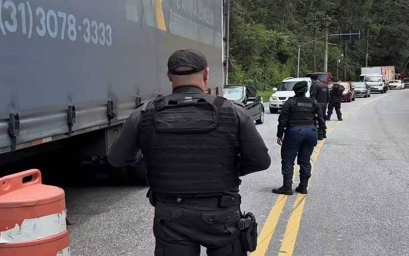 26° BPM intensifica patrulhamento e abordagens em Petrópolis 