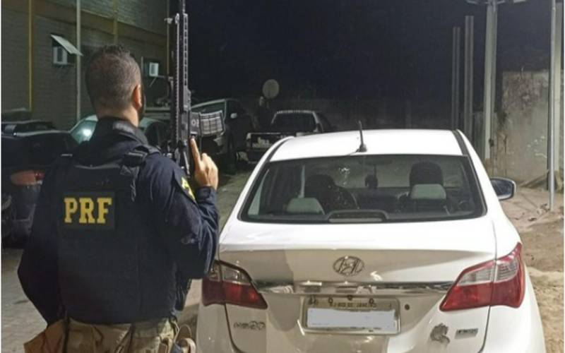 PRF recupera veículo em Duque de Caxias
