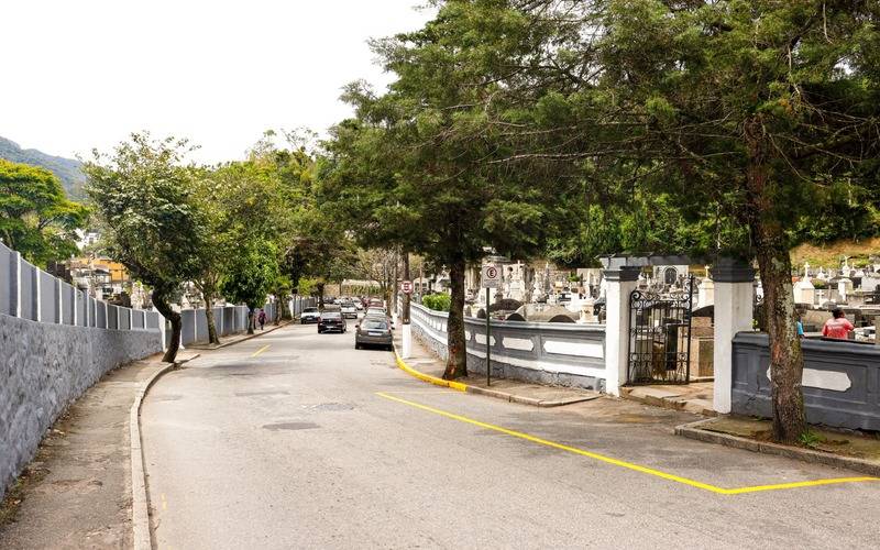 Cemitérios de Petrópolis devem receber mais de 20 mil pessoas no feriado de Finados 