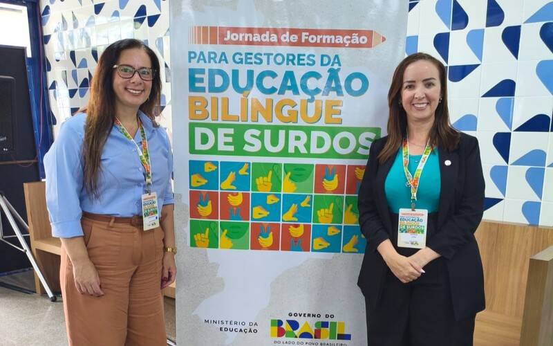Diretoras da rede municipal participam de Jornada Nacional sobre educação bilíngue de 