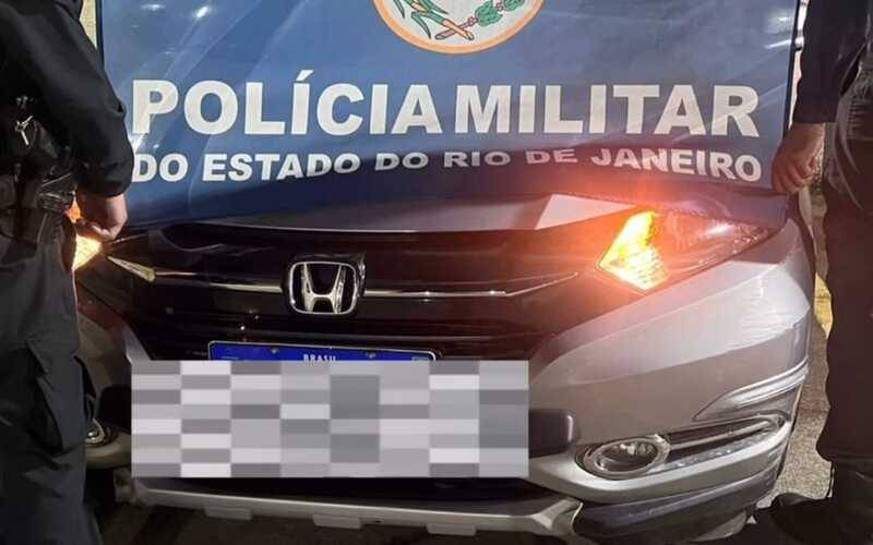 PM apreende carro com adulterações na Estrada Mineira