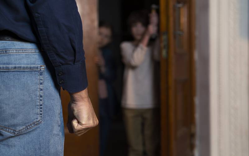 Petrópolis registra mais de 900 casos de violência doméstica em 2025