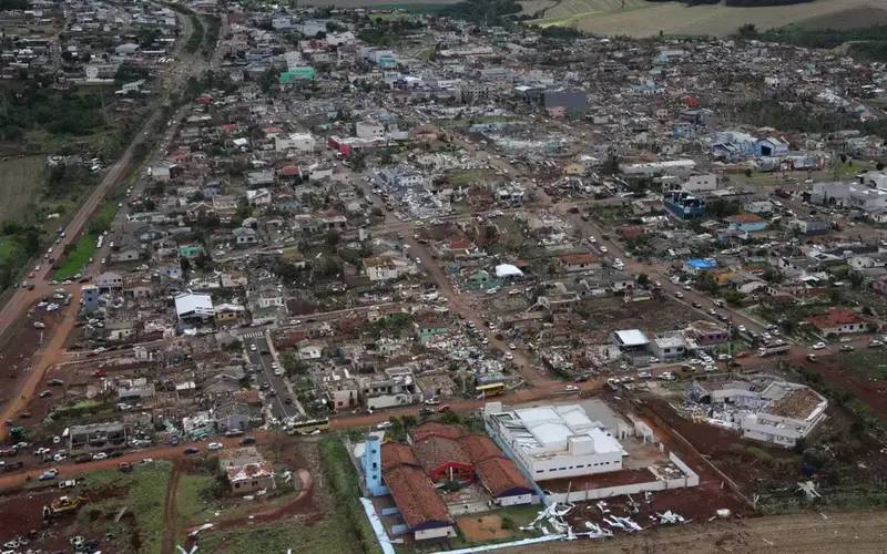 Paraná decreta calamidade pública após tornado destruir cidade