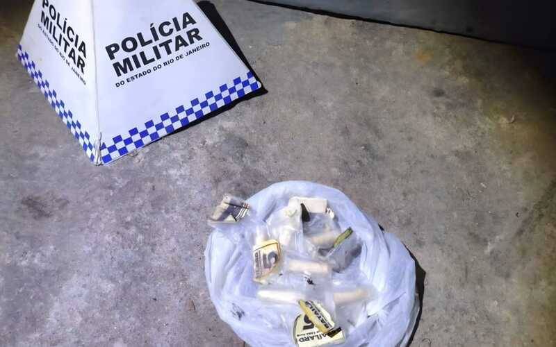 PM apreende cápsulas de cocaína no bairro Mosela