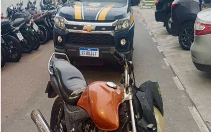 Em Duque de Caxias, PRF apreende motocicleta adulterada