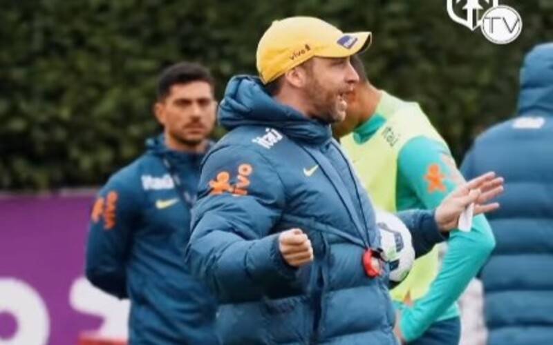 Seleção realiza primeiro treino para amistosos na Europa