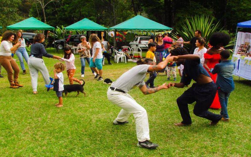 Infâncias em Ocupação Climática movimenta a Praça da Liberdade com arte, brincadeira e