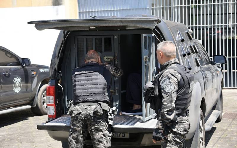 Governo do Estado do Rio transfere sete líderes do Comando Vermelho com penas que soma