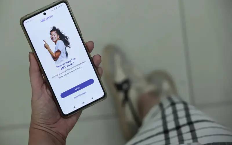 Na quinta-feira (13), policiais militares do 26º BPM prenderam, no Alto da Serra, uma 