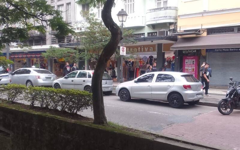 Comércio de Petrópolis funciona normalmente neste sábado de feriado