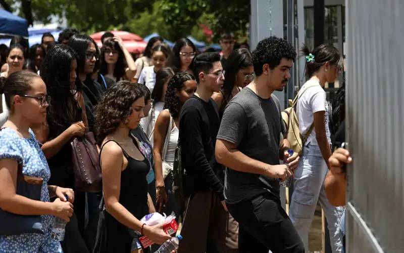 Enem: provas foram longas, mas com questões fáceis, dizem candidatos