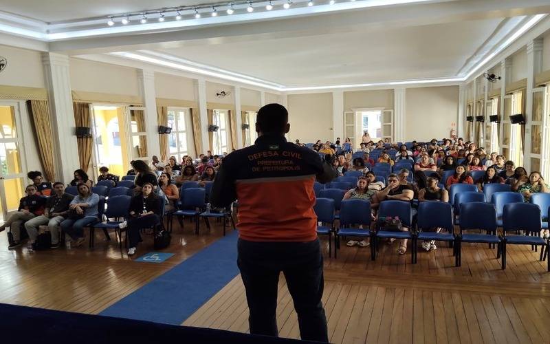 Semana Municipal de Redução de Riscos e Desastres começa com capacitação de agentes co