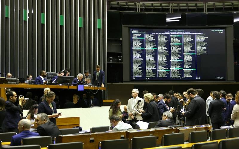 Cláudio Castro celebra aprovação do Marco Legal do Combate ao Crime Organizado após pa