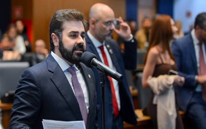 Desfiles de carnaval da Marquês de Sapucaí podem virar Patrimônio Imaterial do Estado