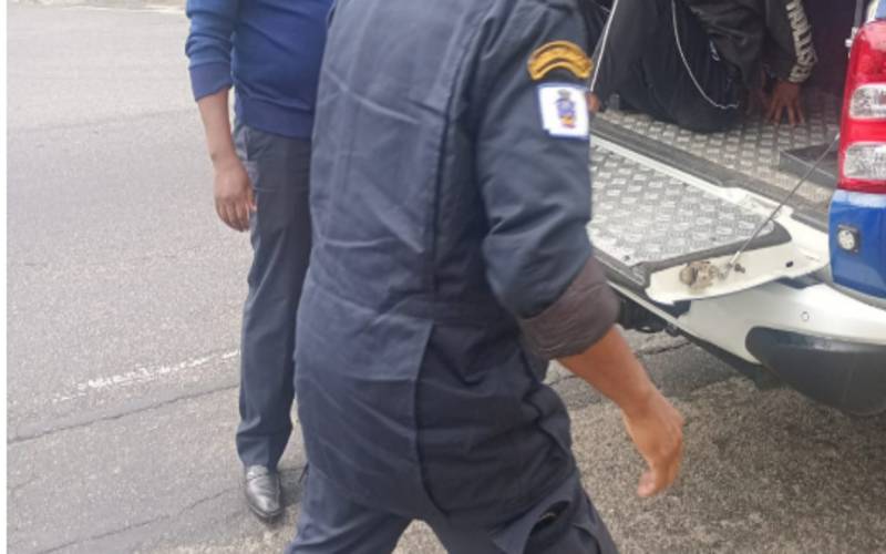 Homem é preso após desacatar Guardas Municipais