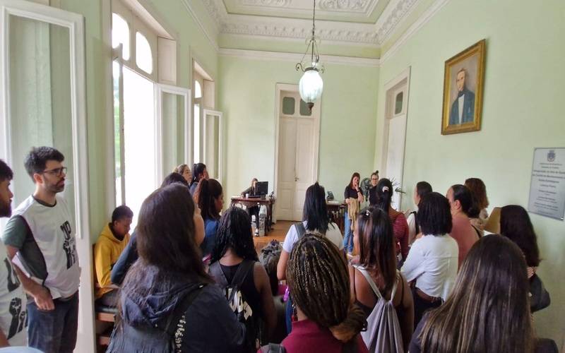 Manifestação sobre atrasos de pagamentos dos estagiários da Capital