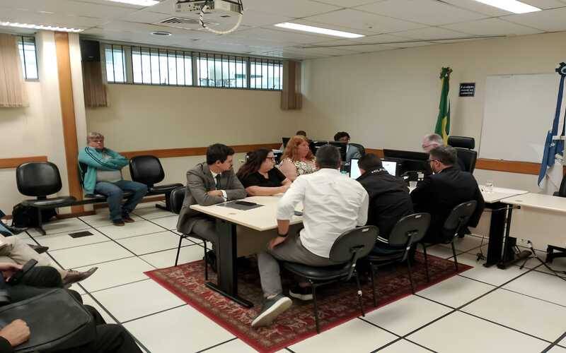 Em audiência prefeito divulga calendário de pagamento