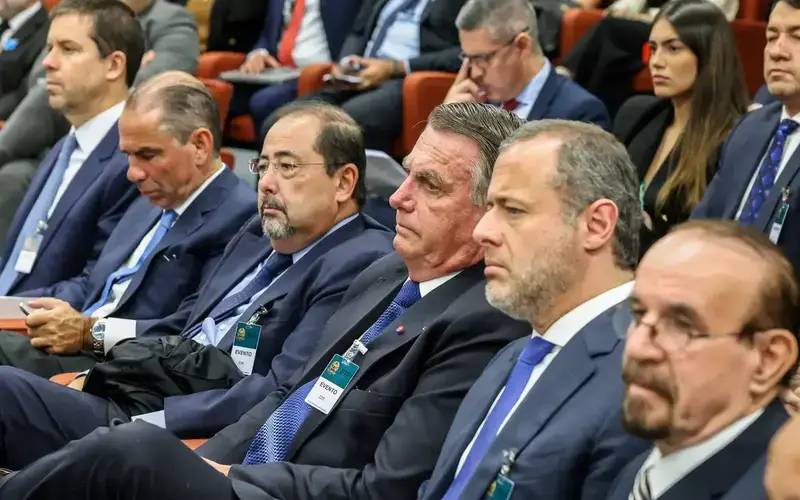 Defesas de Bolsonaro e de outros réus contestam execução das penas 