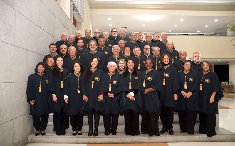 Academia Petropolitana de Letras lança livro do centenário na programação da Flipetróp