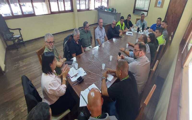 Prefeitura se reúne com empresários e comerciantes de Itaipava