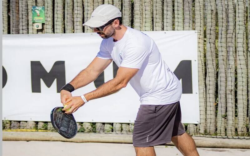 Beach tennis ganha força em Petrópolis e movimenta novos praticantes